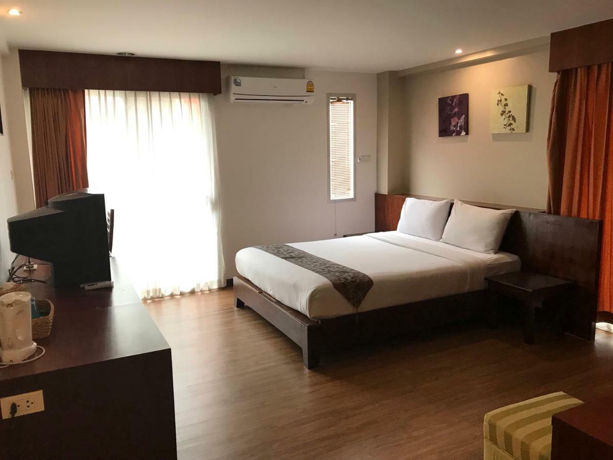Floral Shire Suvarnabhumi Airport Hotel 3*